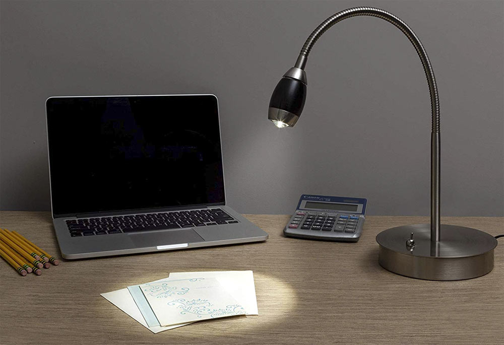 adjustable beam daylight lamp for desks